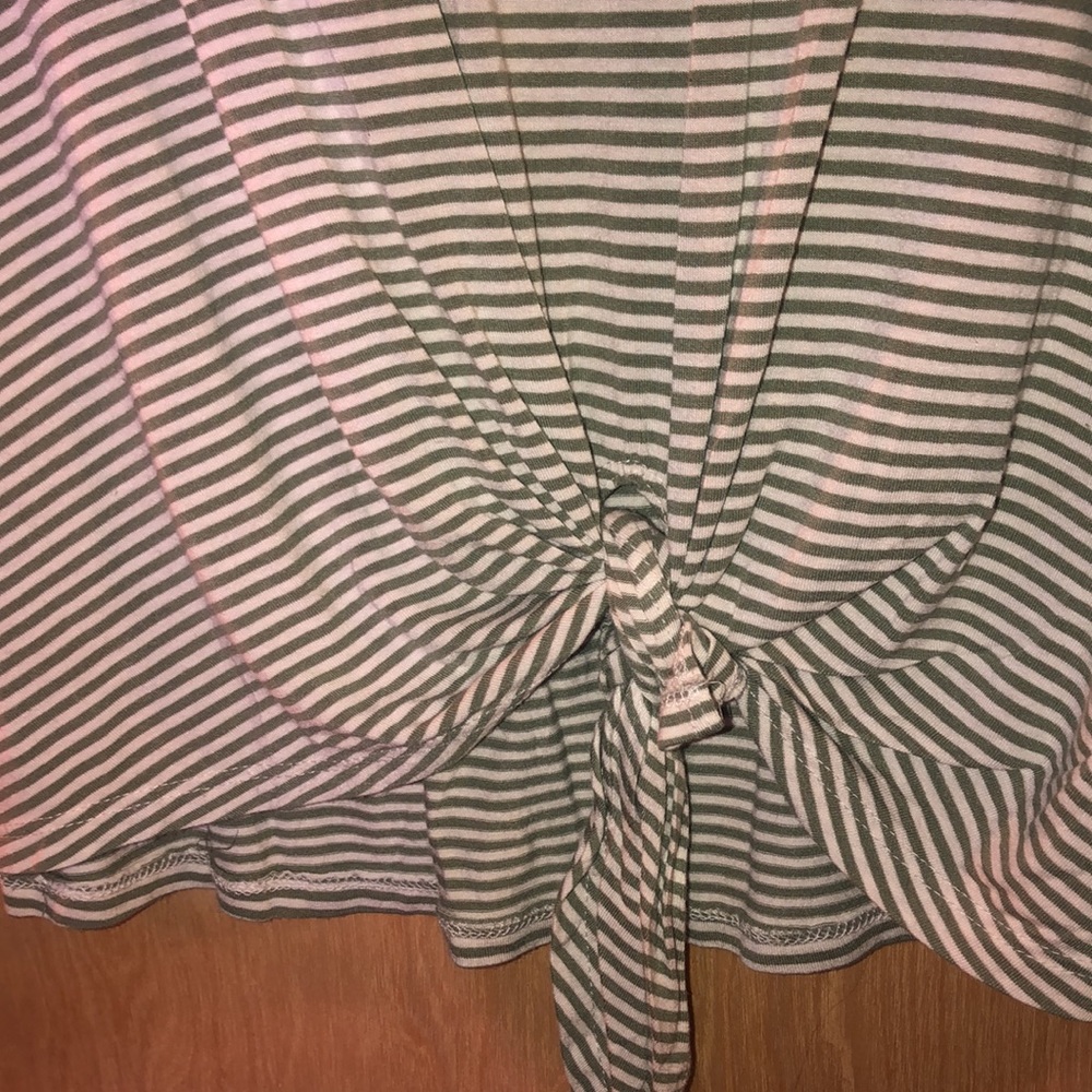 Cute tee - Picture 3 of 3